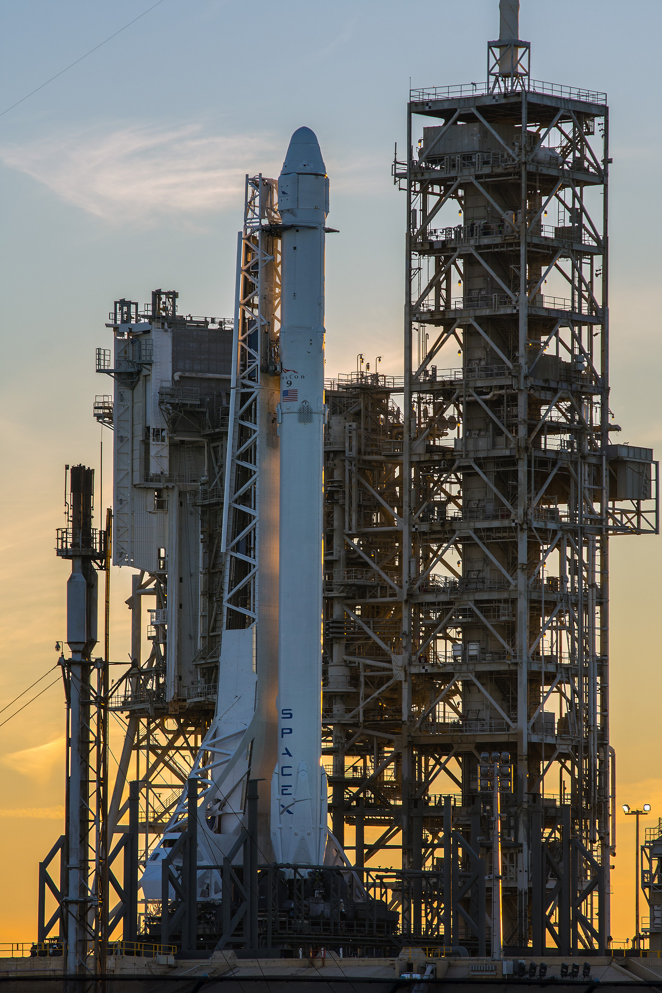 SpaceX Plans to Launch Cargo Mission Saturday Despite Rocket Leak
